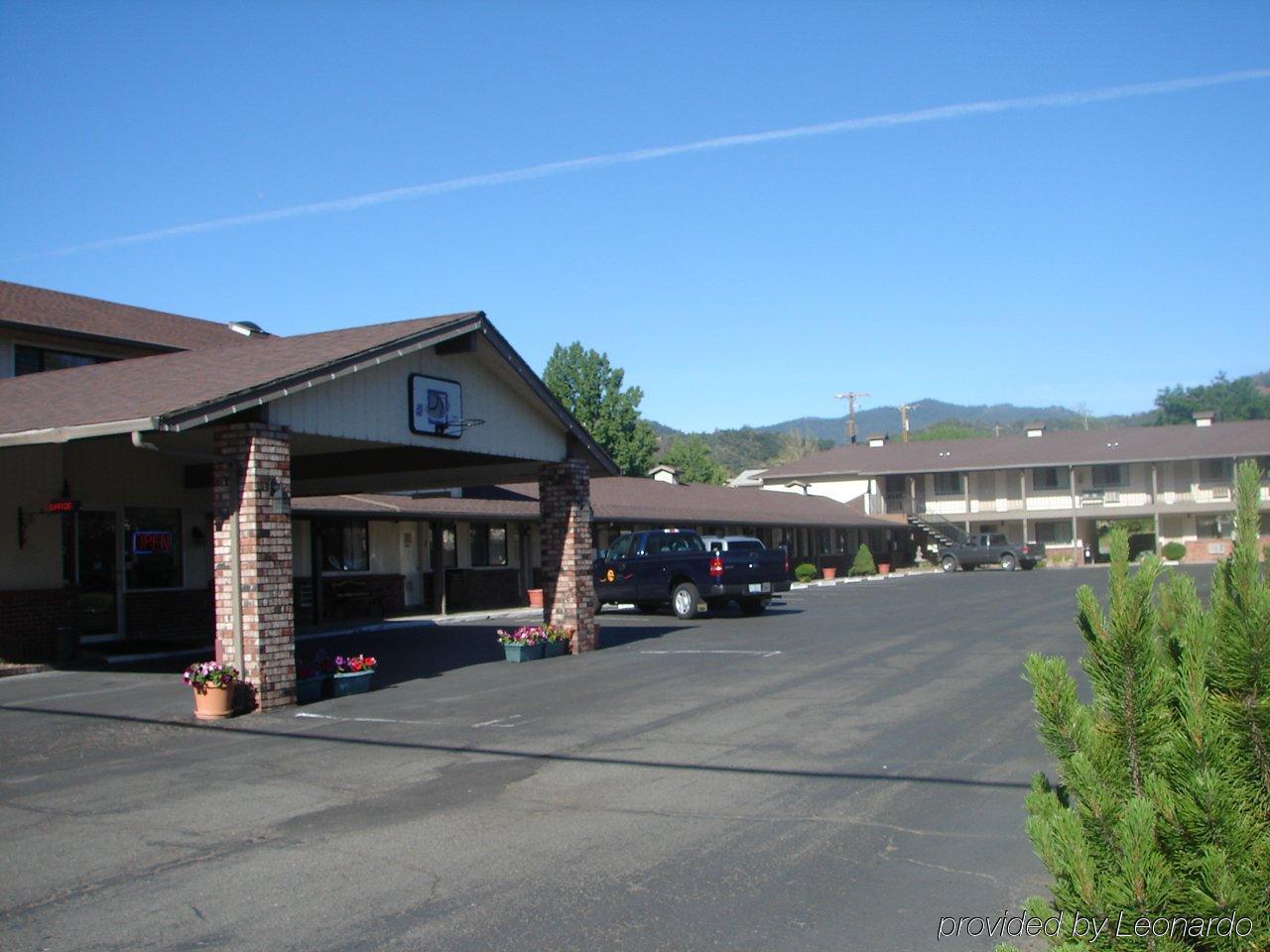 Klamath Motor Lodge เยอเรกา ภายนอก รูปภาพ