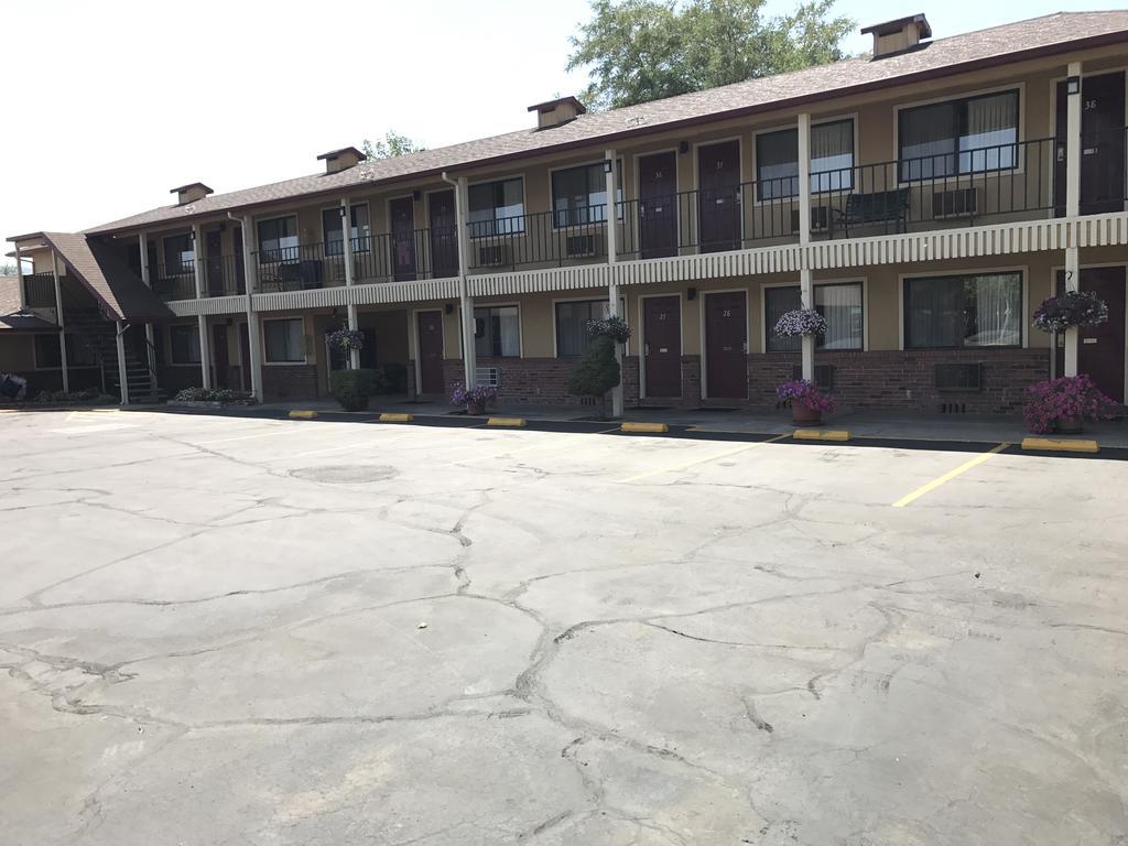 Klamath Motor Lodge เยอเรกา ภายนอก รูปภาพ