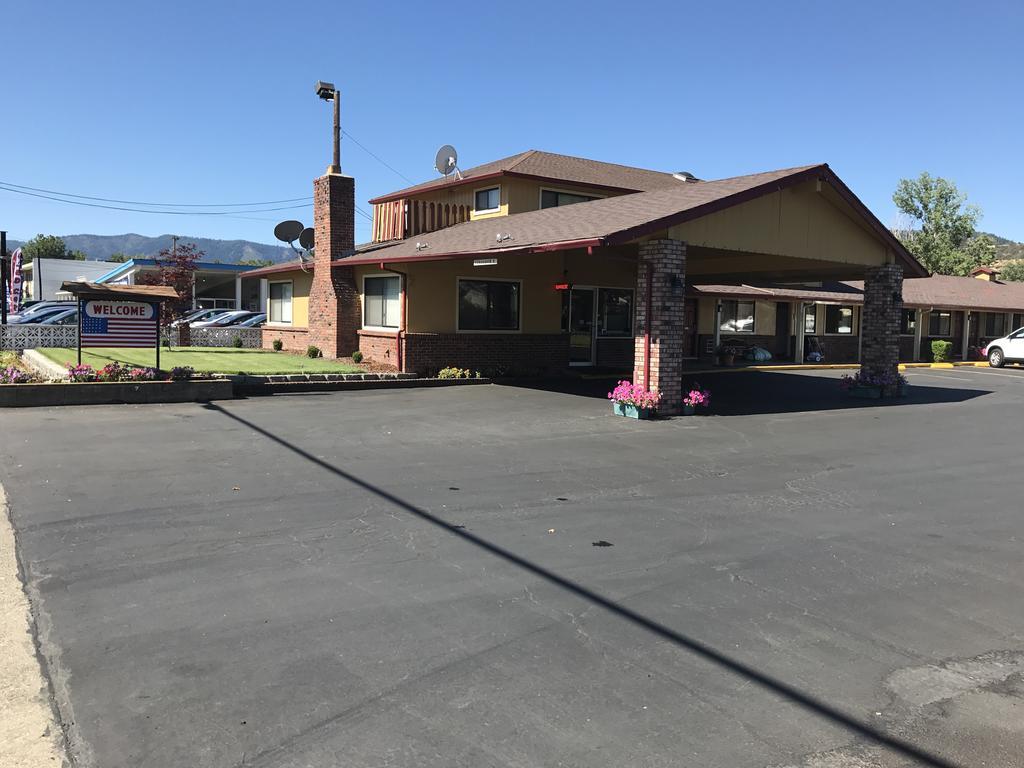 Klamath Motor Lodge เยอเรกา ภายนอก รูปภาพ