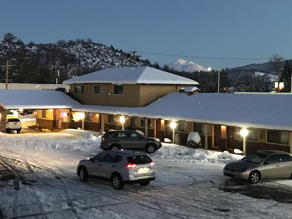 Klamath Motor Lodge เยอเรกา ภายนอก รูปภาพ