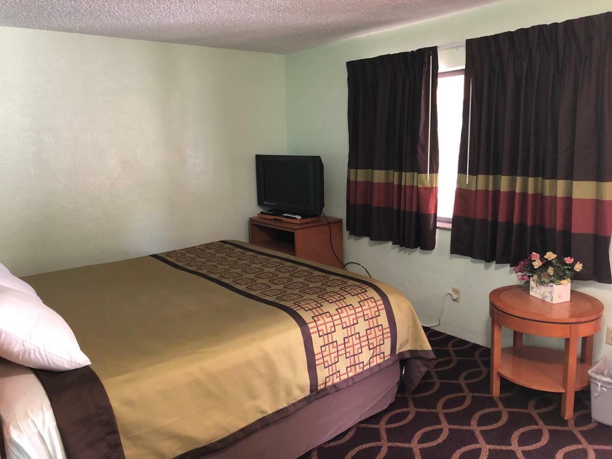 Klamath Motor Lodge เยอเรกา ภายนอก รูปภาพ